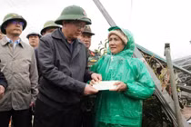 Phó Thủ tướng Hồ Quốc Dũng thăm hỏi người dân vùng lũ D’ran, Lâm Đồng