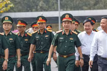 Bộ trưởng Bộ Quốc phòng làm việc với Sư đoàn 5, Quân khu 7