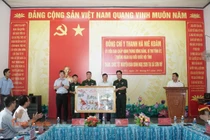 Bí thư Tỉnh ủy Lâm Đồng thăm, chúc Tết và tặng quà Nhân dân xã Sơn Mỹ