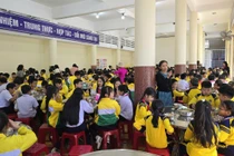 Xôn xao thông tin thực phẩm không đảm bảo vào bếp bán trú tiểu học
