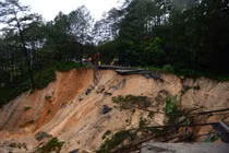 Đèo Mimosa ở Lâm Đồng dự kiến thông xe tạm vào 8h ngày 28/11