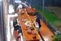 Nghi bị bắn tử vong khi đang ngồi nhậu với bạn ở nhà