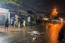 Ngã xe máy trên đường mưa, nam thanh niên bị ô tô con tông tử vong