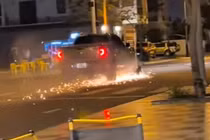 Ô tô kéo lê xe máy gần 1km ở Lâm Đồng, một người tử vong 