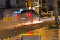 Ô tô kéo lê xe máy gần 1km ở Lâm Đồng, một người tử vong 