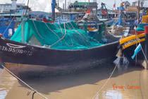7 tàu cá đứt neo, trôi tự do trên sông Cà Ty sau mưa lớn