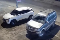 Xe máy lao tới tông vào ô tô lùi từ vỉa hè, một người nhập viện ở Lâm Đồng