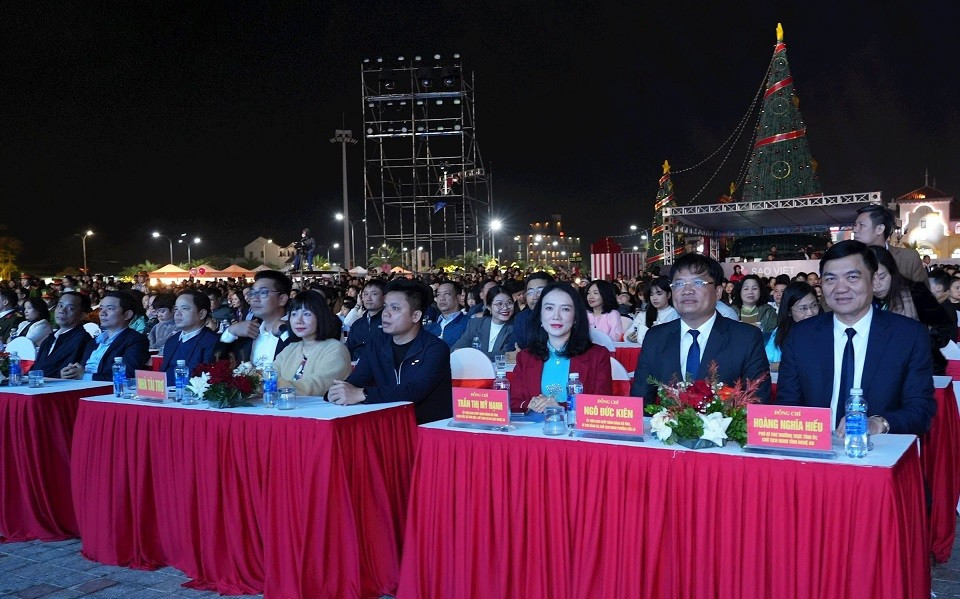 Các đại biểu tham dự Chương trình nghệ thuật Countdown “Nghệ An chào 2026 – Hào khí Sông Lam”.