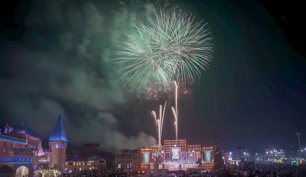Màn pháo hoa chào mừng năm mới 2026.