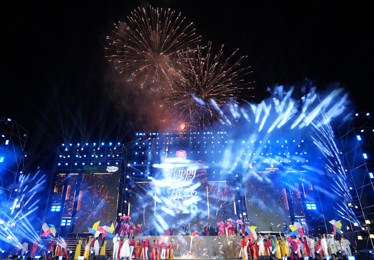 Tối 31/12, tại Quảng trường Ánh sáng – VinWonders Cửa Hội (phường Cửa Lò, tỉnh Nghệ An) đã diễn ra Chương trình nghệ thuật Countdown “Nghệ An chào 2026 – Hào khí Sông Lam”.