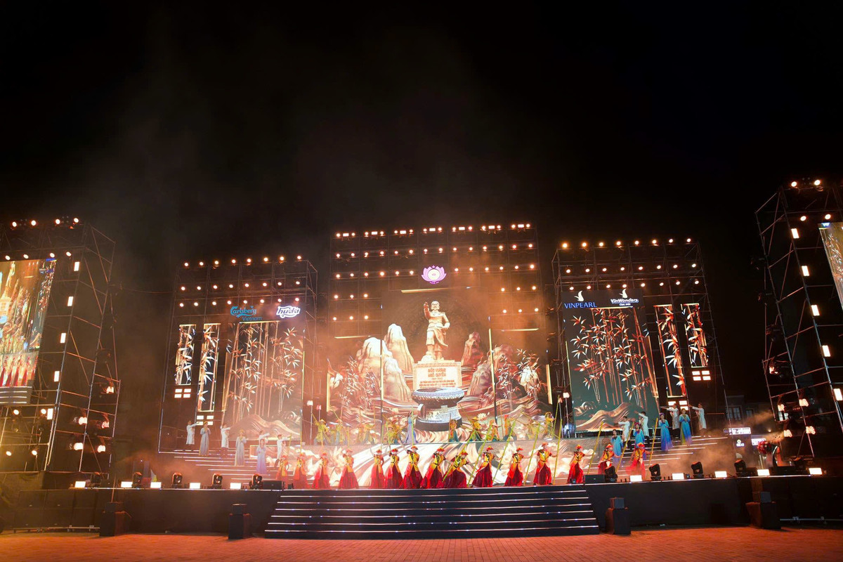 Chương trình nghệ thuật đặc biệt tái hiện sinh động bức tranh văn hóa xứ Nghệ giàu bản sắc và mang đến không gian lễ hội đầy màu sắc trong khoảnh khắc chuyển giao giữa năm cũ và năm mới.