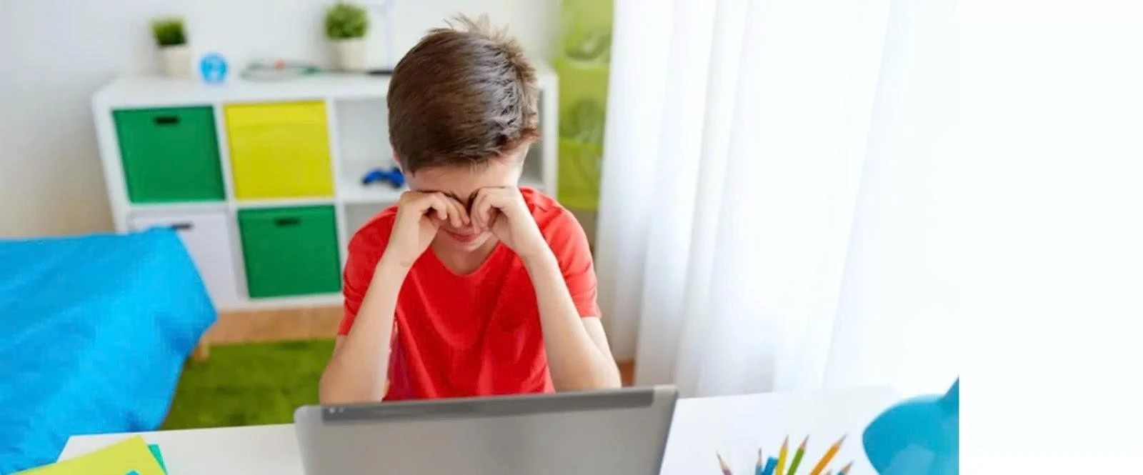 Màn hình điện tử - kẻ thù thầm lặng của mắt trẻ em
