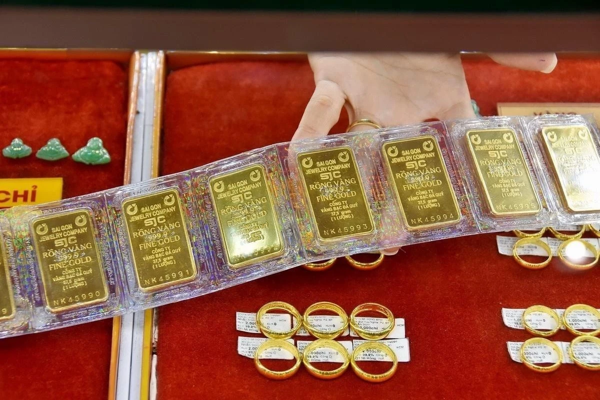 [VIDEO] Giá vàng lao dốc, SJC giảm gần 2 triệu đồng, USD tăng