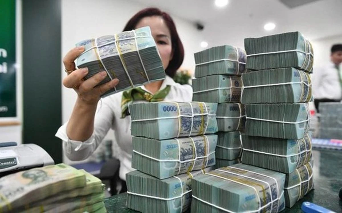 [VIDEO] Lãi suất tiết kiệm 12 tháng lên tới 10% nhưng kèm điều kiện khắt khe