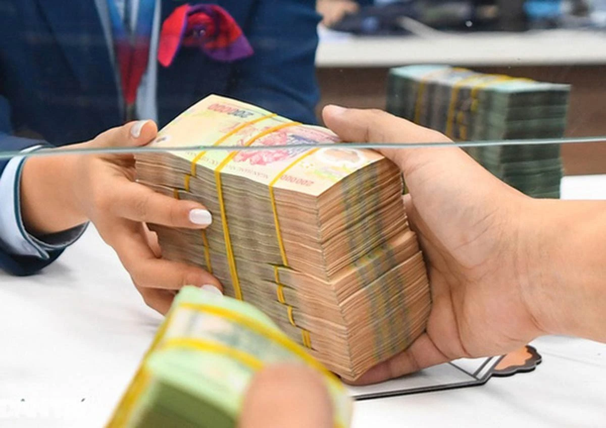 [VIDEO] Dân đổ tiền gửi ngân hàng lập kỷ lục bất chấp lãi suất hạ nhiệt