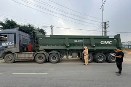 CSGT Phú Thọ xử lý hàng chục xe quá tải, cơi nới thành thùng