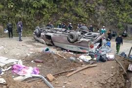 8 người tử vong trong vụ xe chở đoàn từ thiện bị lật ở Lào Cai