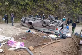 8 người tử vong trong vụ xe chở đoàn từ thiện bị lật ở Lào Cai