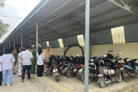 Kiểm tra bãi xe học sinh, phát hiện xe đạp điện độ pin tăng công suất