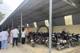 Kiểm tra bãi xe học sinh, phát hiện xe đạp điện độ pin tăng công suất