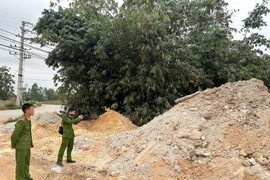 Công an Phú Thọ khởi tố đối tượng đổ thải trái phép ra môi trường