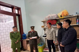 Phá đường dây mua bán vũ khí quân dựng ngụy trang là 'súng thông bồn cầu'