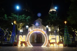 Không khí Noel rộn ràng tại giáo xứ Cần Kiệm Hà Nội