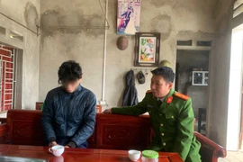 20 phút trấn áp vụ người tâm thần mang hung khí gây rối ở Phú Thọ