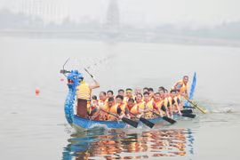 240 vận động viên đua bơi chải dịp Giỗ Tổ Hùng Vương