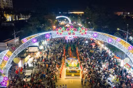 'Thanh âm nguồn cội' khuấy động phố Việt Trì với 1.500 nghệ nhân