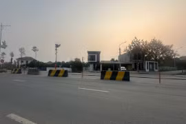 Tài xế lúng túng vì điểm quay đầu trên đường 6 làn ở Phú Thọ bị thu hẹp