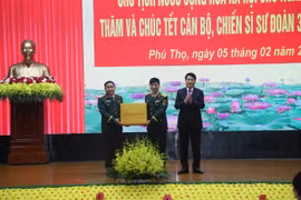 Chủ tịch nước Lương Cường phát biểu và tặng quà, chúc Tết cán bộ, chiến sĩ Sư đoàn 316.