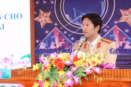 CSGT Phú Thọ vào trường học hướng dẫn học sinh lái xe an toàn