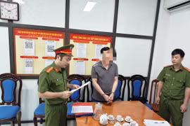 Cựu cán bộ Ủy ban Kiểm tra Tỉnh ủy Hoà Bình bị bắt với cáo buộc lừa xin việc