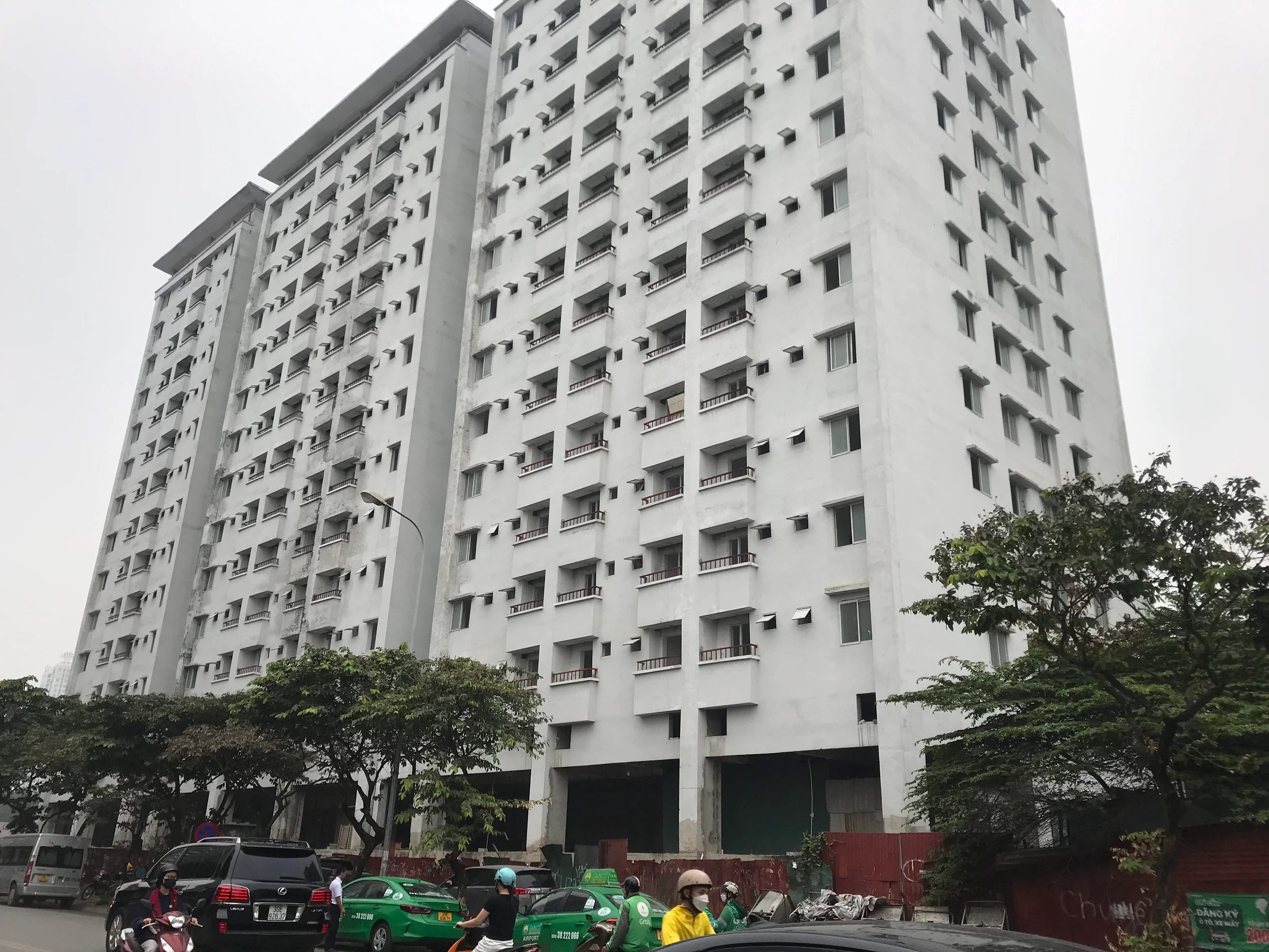 Dự án tái định cư trên “đất vàng” Hà Nội phơi nắng, phơi sương