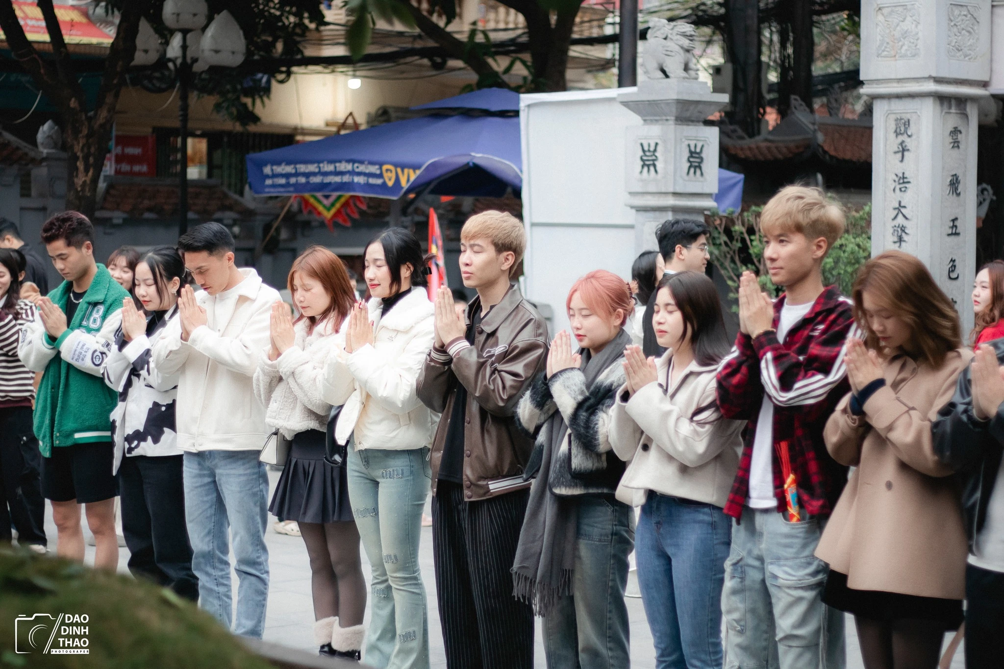 Đầu năm, giới trẻ đua nhau đi chùa Hà cầu duyên “thoát ế“