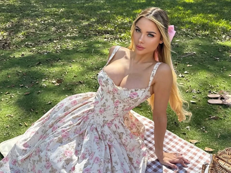 Đứng hình trước sắc vóc đầy đà của mỹ nhân sinh năm 2001