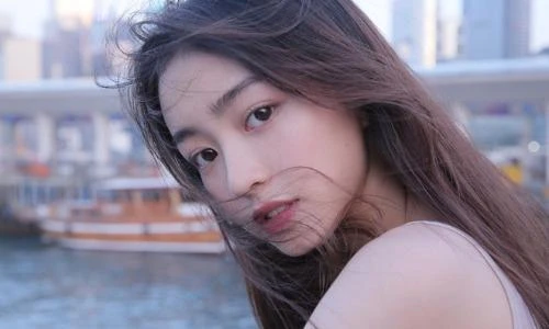 Hot girl triệu fans gây bão với vẻ đẹp “tinh khiết” 