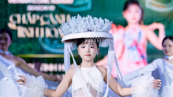 150 mẫu nhí tỏa sáng trên sân khấu Vietnam Iconic Runway Season 10