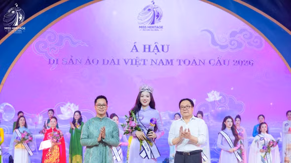 Á hậu Hoàng Thị Thanh Dược lan tỏa tình yêu với áo dài