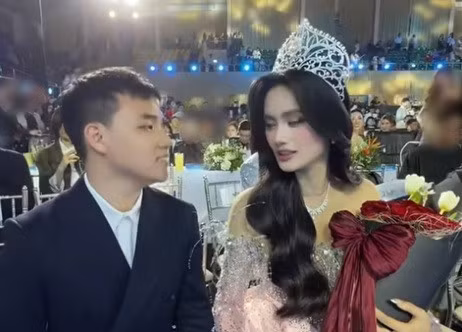 Hoa hậu Ý Nhi gây chú ý khi xuất hiện bên bạn trai