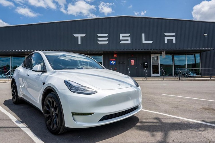 Điều tra hơn 170.000 Tesla Model Y vì lỗi khóa cửa nguy hiểm