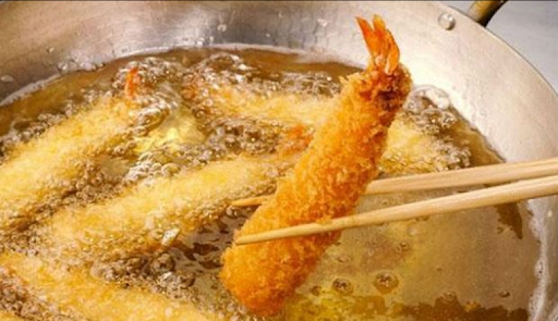 Đồ ăn nhiều dầu mỡ: Đây là các món giúp tạo ra mùi vị đặc biệt đối với khứu giác, tạo cảm giác ngon miệng. Tuy nhiên, chúng lại chứa lượng dầu mỡ cao, làm sản sinh hàm lượng oxy hóa lớn.