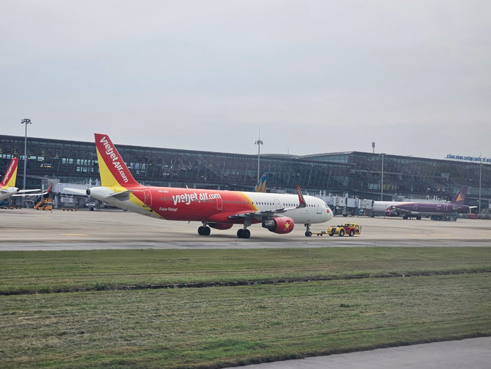 Nhân viên phòng vé Vietjet cho biết, phải qua mùng 10 tháng Giêng, tình hình vé máy bay các chặng mới đỡ căng thẳng.