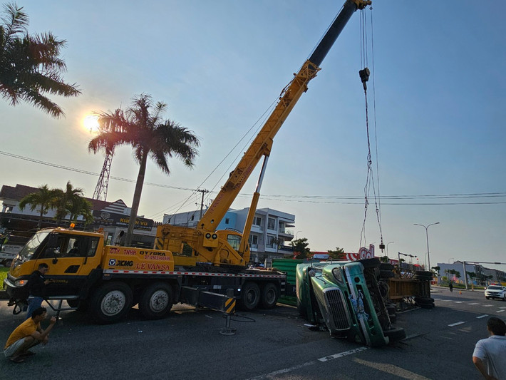 Đến khoảng 17h chiều 20/2, công tác cứu hộ vẫn đang được triển khai.