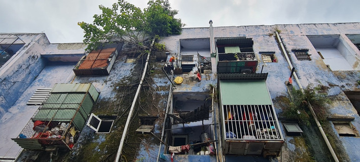 Nhiều người dân cho biết do diện tích mỗi phòng chỉ khoảng 30 m2 nên phải cơi nới thêm mới đủ nơi sinh hoạt cho gia đình 5-7 người.