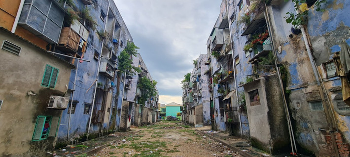 Tại chung cư Hoà Minh ở phường Hòa Minh, quận Liên Chiểu, tình hình xuống cấp càng nghiêm trọng hơn.