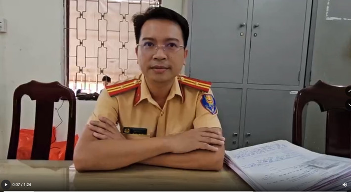 Trước thông tin trên, phóng viên đã liên hệ với ông Hồ Văn Thành, đội trưởng Đội CSGT thị xã Điện Bàn và được cho biết, cơ quan chức năng sẽ xác minh và xử phạt theo đúng quy định của pháp luật. Thời gian sắp tới sẽ tăng cường tuần tra, kiểm soát đồng thời mời các chủ doanh nghiệp lên để ký cam kết. Việc này đội CSGT Điện Bàn cũng làm thường xuyên. Bên cạnh đó, xử lý nghiêm đối với các trường hợp quá tải trọng, quá khổ.