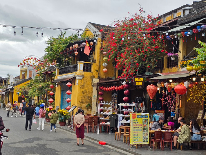 Những con phố lung linh sắc màu.