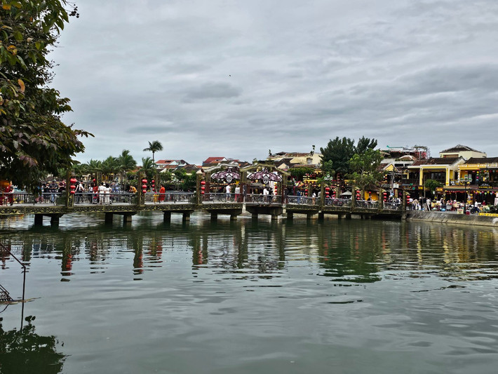 Một góc Hội An yên bình bên dòng sông Hoài thơ mộng.